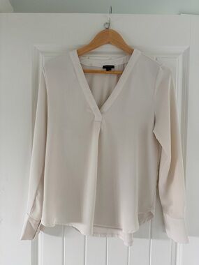 Ann Taylor Cream V-Neck Long Sleeve Blouse